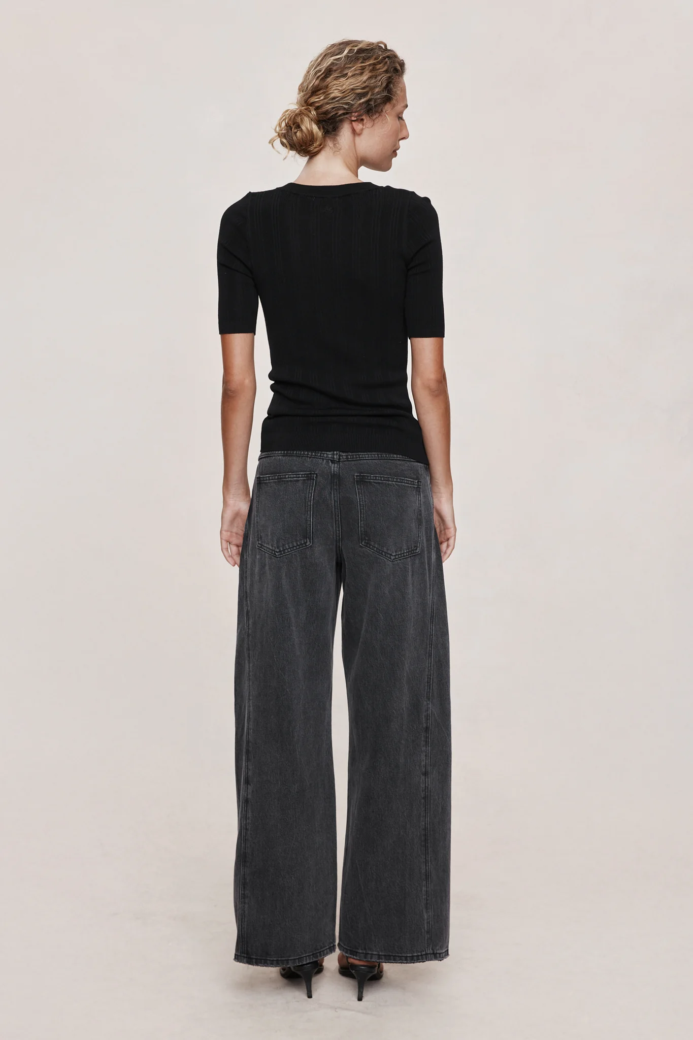 LAYLA TEE - BLACK - Image 4