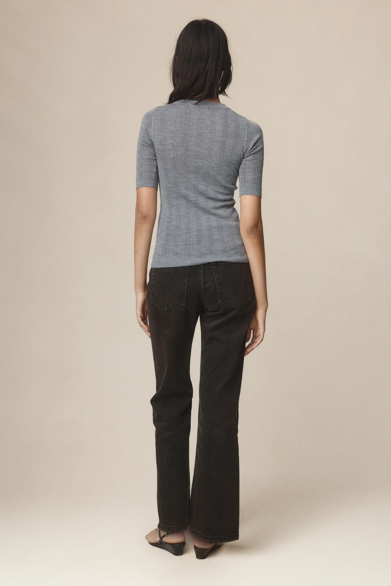 LAYLA TEE - SOFT CHARCOAL - Image 4