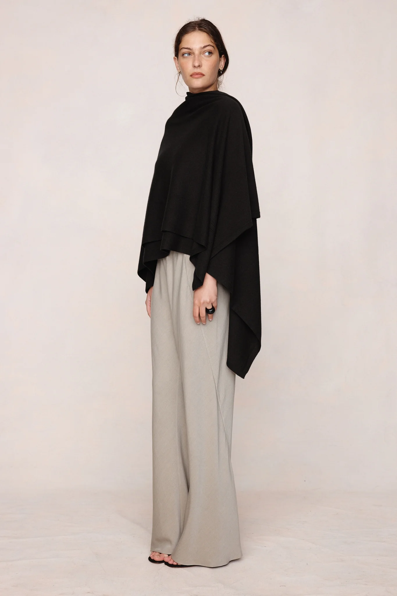 MATILDA PONCHO - BLACK - Image 4